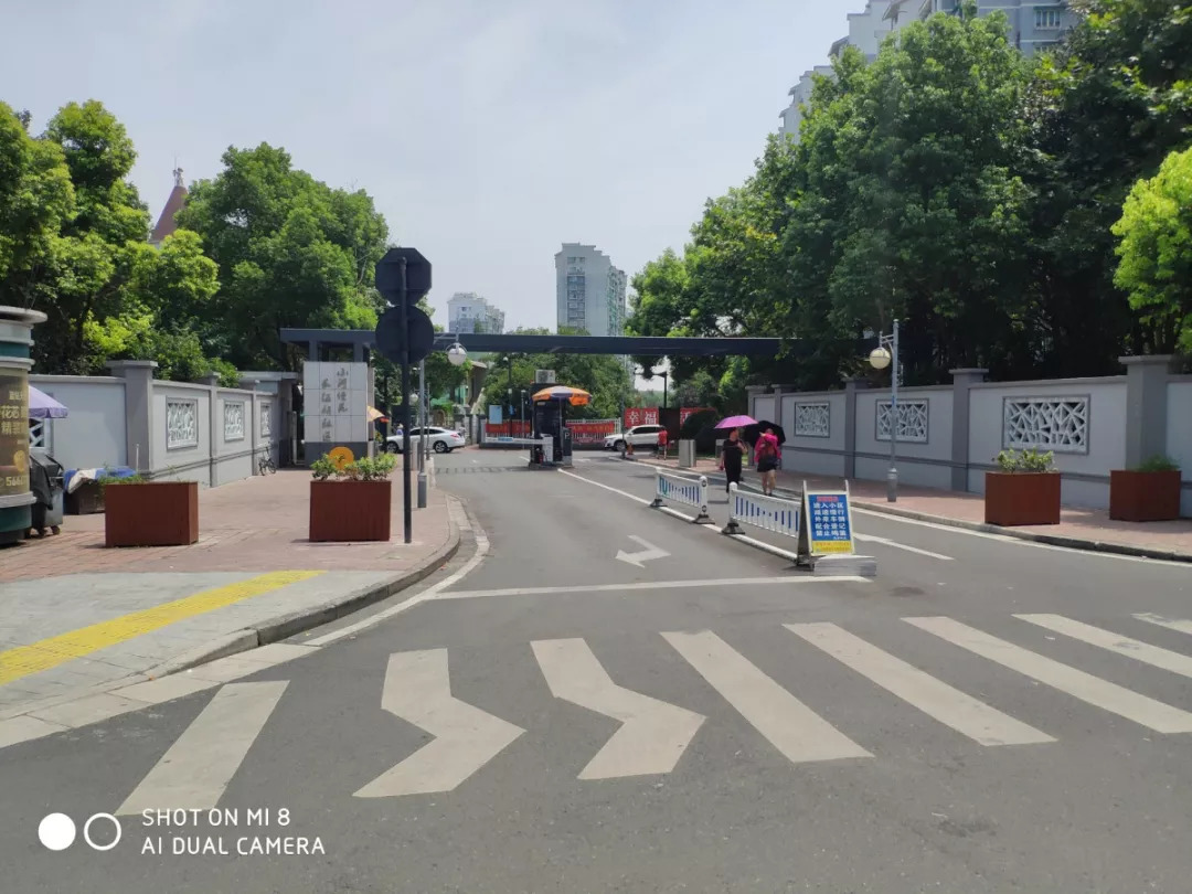 西大门改造后.jpg 图片关键词